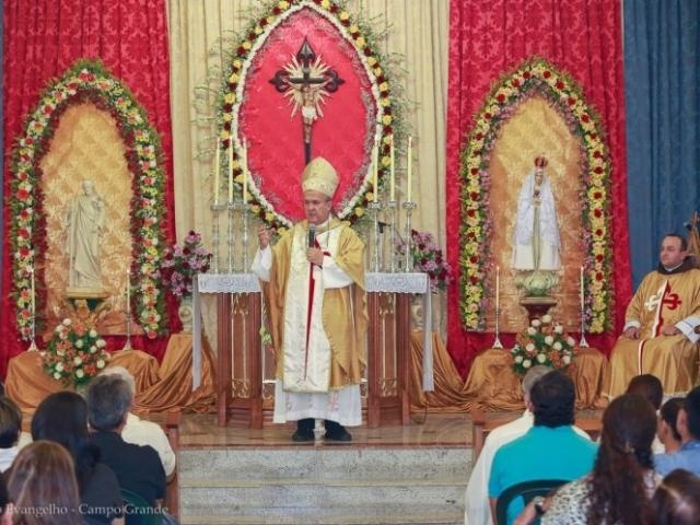 Dom Dimas durante missa na sede dos Arautos do Evangelho em Campo Grande.